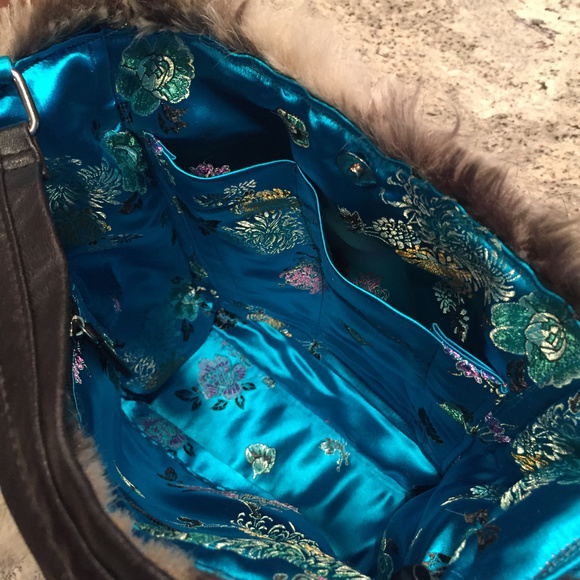 NEW Cream and Brown Faux Fur Crossbody Bag - Picture 7 of 11